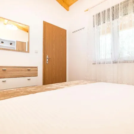 Nyaraló Sabljak-nerezine *